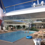 Yacht avec piscine et terrasse